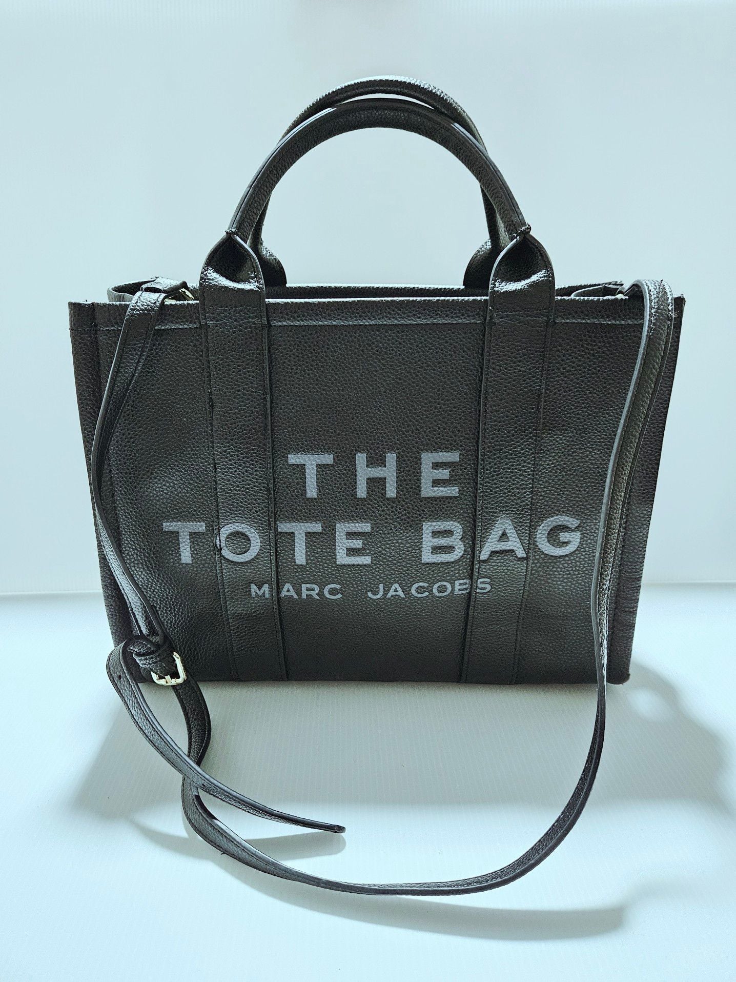 Marc Jacobs The Leather Tote Bag Medium In Black Pebble Leather Euc